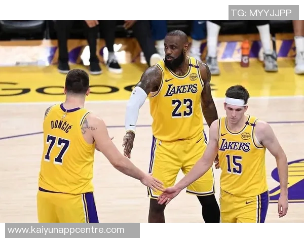 杨毅解读湖人未来策略与詹姆斯续约的真实关系