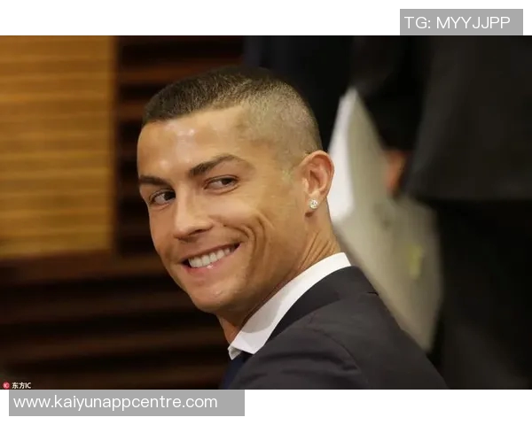 C罗社交媒体分享新造型清爽寸头引发粉丝热议