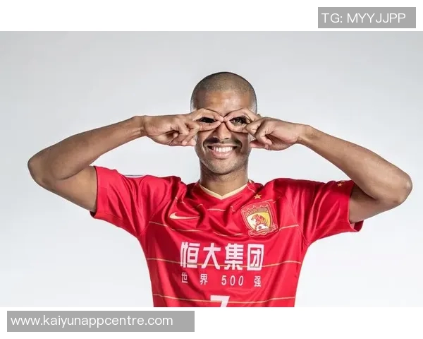 果阿队主场球员通道灯牌损坏严重引发球迷热议