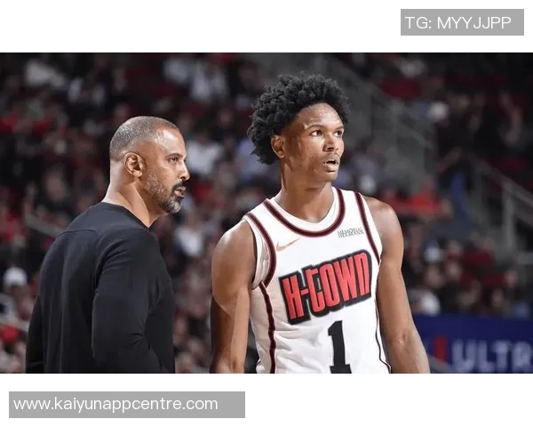 火箭季前赛加速进攻与底角三分初见成效乌度卡对防守表现仍感不满