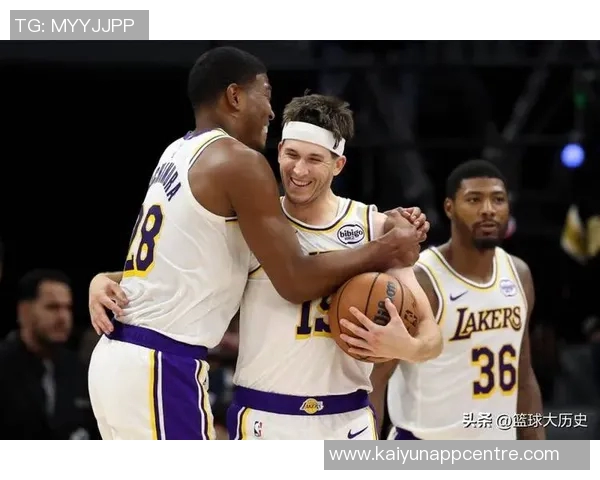 里夫斯开季连续五场得分25创队史第六人新纪录自科比以来首位