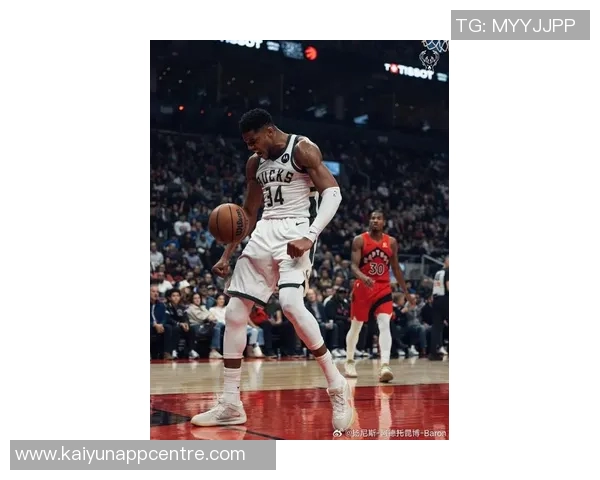 字母哥新赛季定妆照展现强大肌肉压迫感迎接生涯第13个赛季的挑战