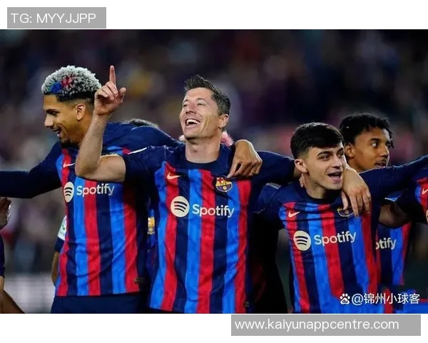 罗贝托与阿尔巴合影留念感慨共度岁月祝福未来一切顺利