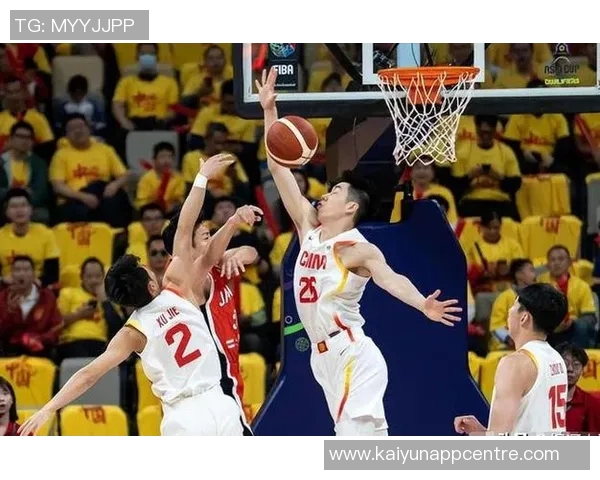 杨瀚森三分投篮瞬间引发全场屏息期待最终却只换来一声叹息